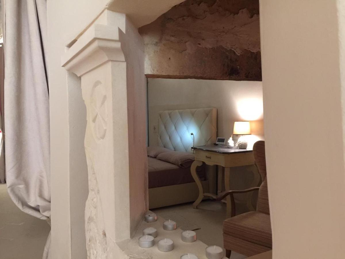 Palazzo De Carlo E Il Parco Dei 7 Pozzi Bed & Breakfast Lecce Eksteriør bilde