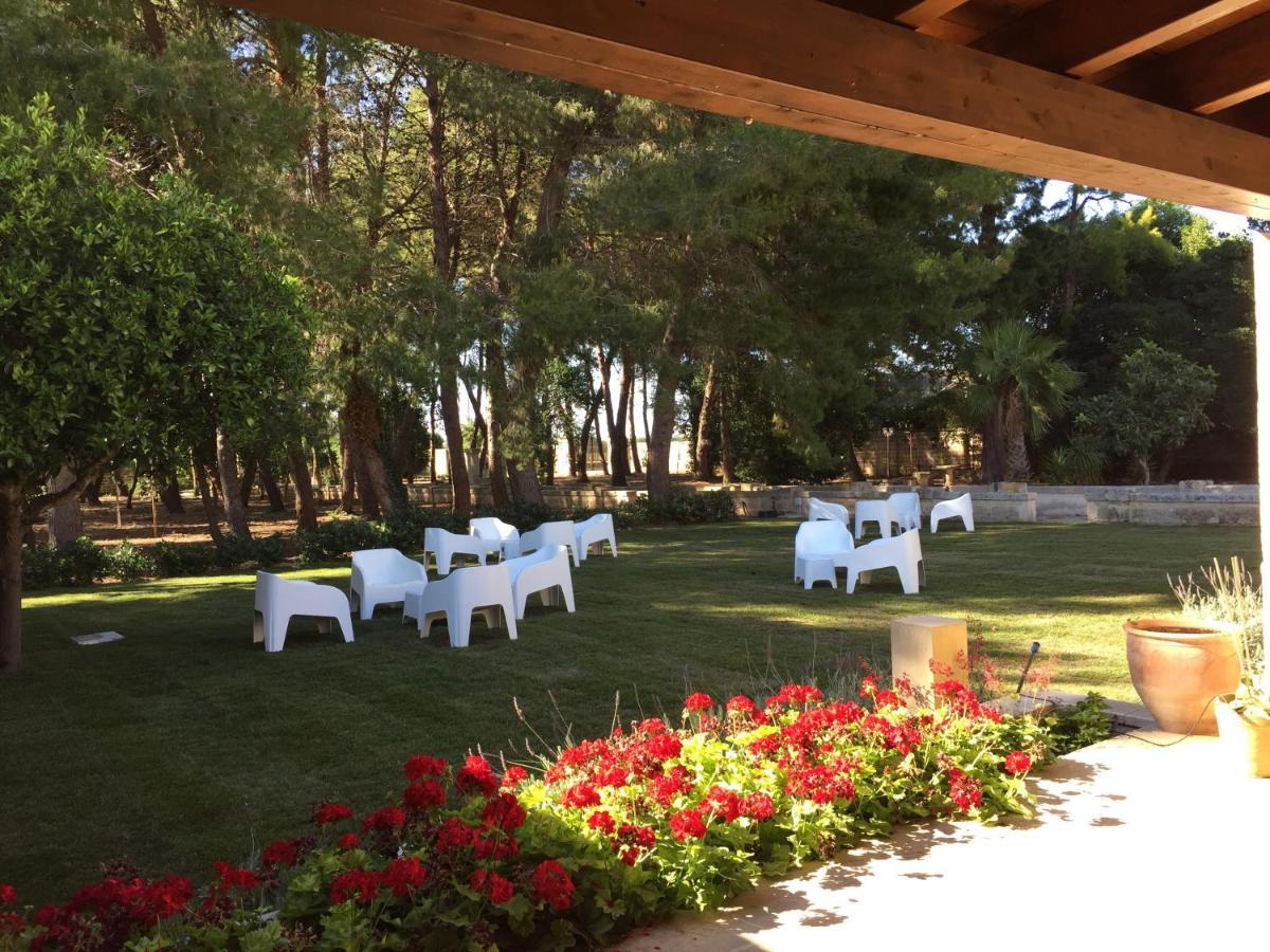 Palazzo De Carlo E Il Parco Dei 7 Pozzi Bed & Breakfast Lecce Eksteriør bilde