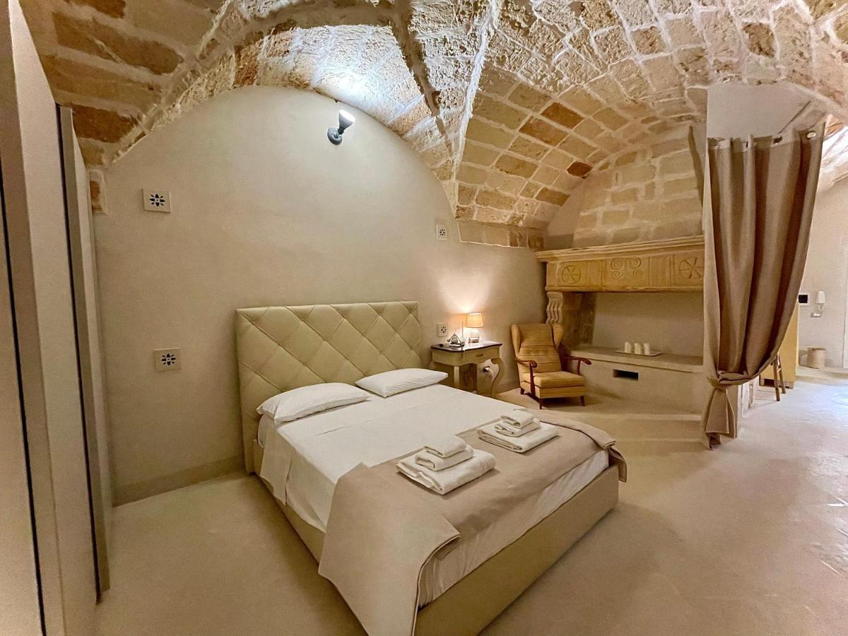 Palazzo De Carlo E Il Parco Dei 7 Pozzi Bed & Breakfast Lecce Eksteriør bilde