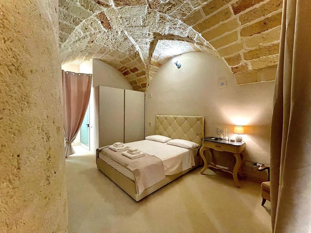 Palazzo De Carlo E Il Parco Dei 7 Pozzi Bed & Breakfast Lecce Eksteriør bilde