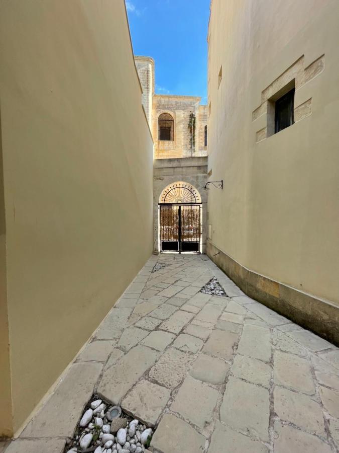 Palazzo De Carlo E Il Parco Dei 7 Pozzi Bed & Breakfast Lecce Eksteriør bilde