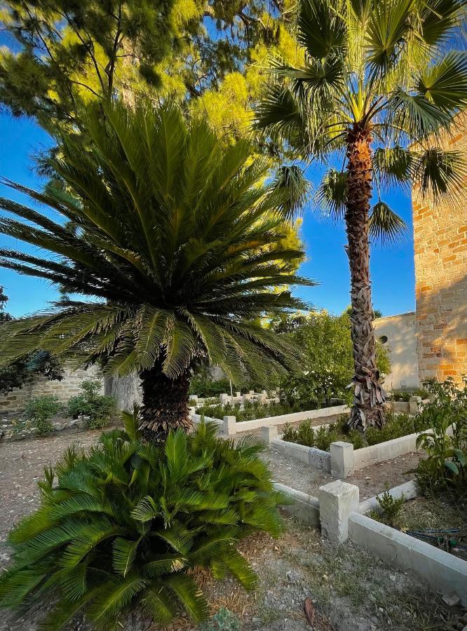 Palazzo De Carlo E Il Parco Dei 7 Pozzi Bed & Breakfast Lecce Eksteriør bilde