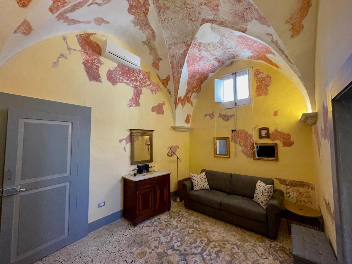 Palazzo De Carlo E Il Parco Dei 7 Pozzi Bed & Breakfast Lecce Eksteriør bilde