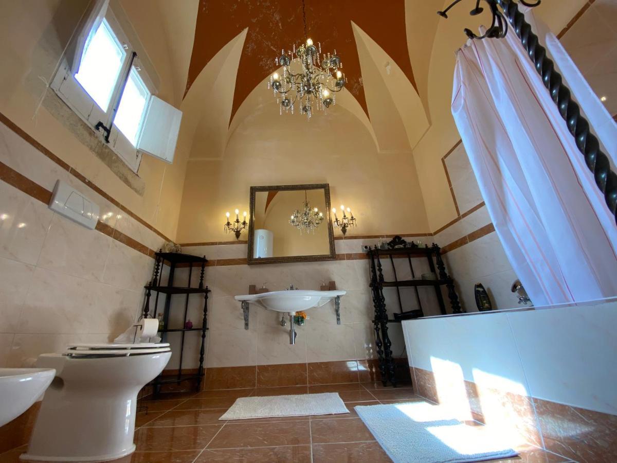 Palazzo De Carlo E Il Parco Dei 7 Pozzi Bed & Breakfast Lecce Eksteriør bilde