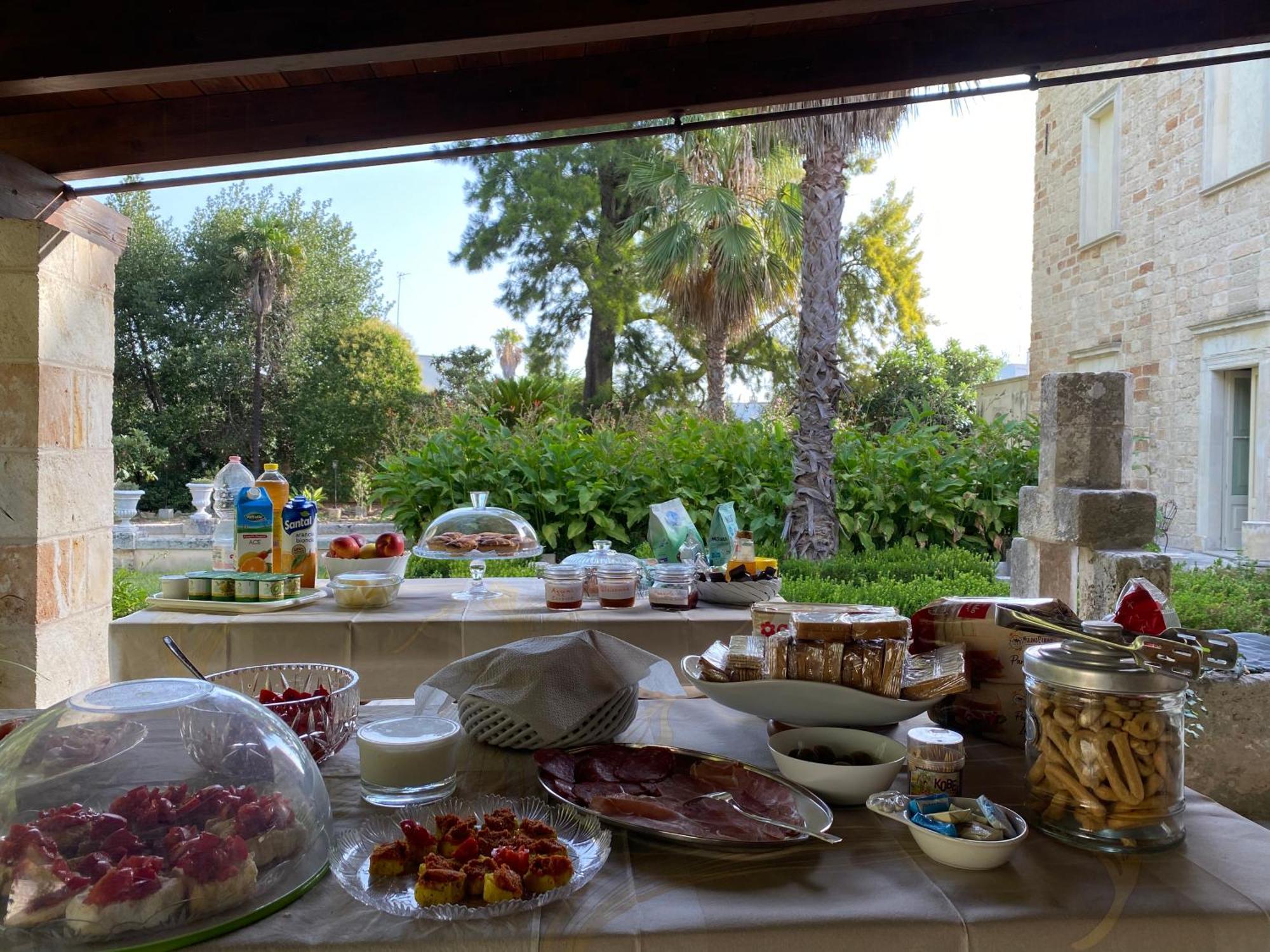 Palazzo De Carlo E Il Parco Dei 7 Pozzi Bed & Breakfast Lecce Eksteriør bilde