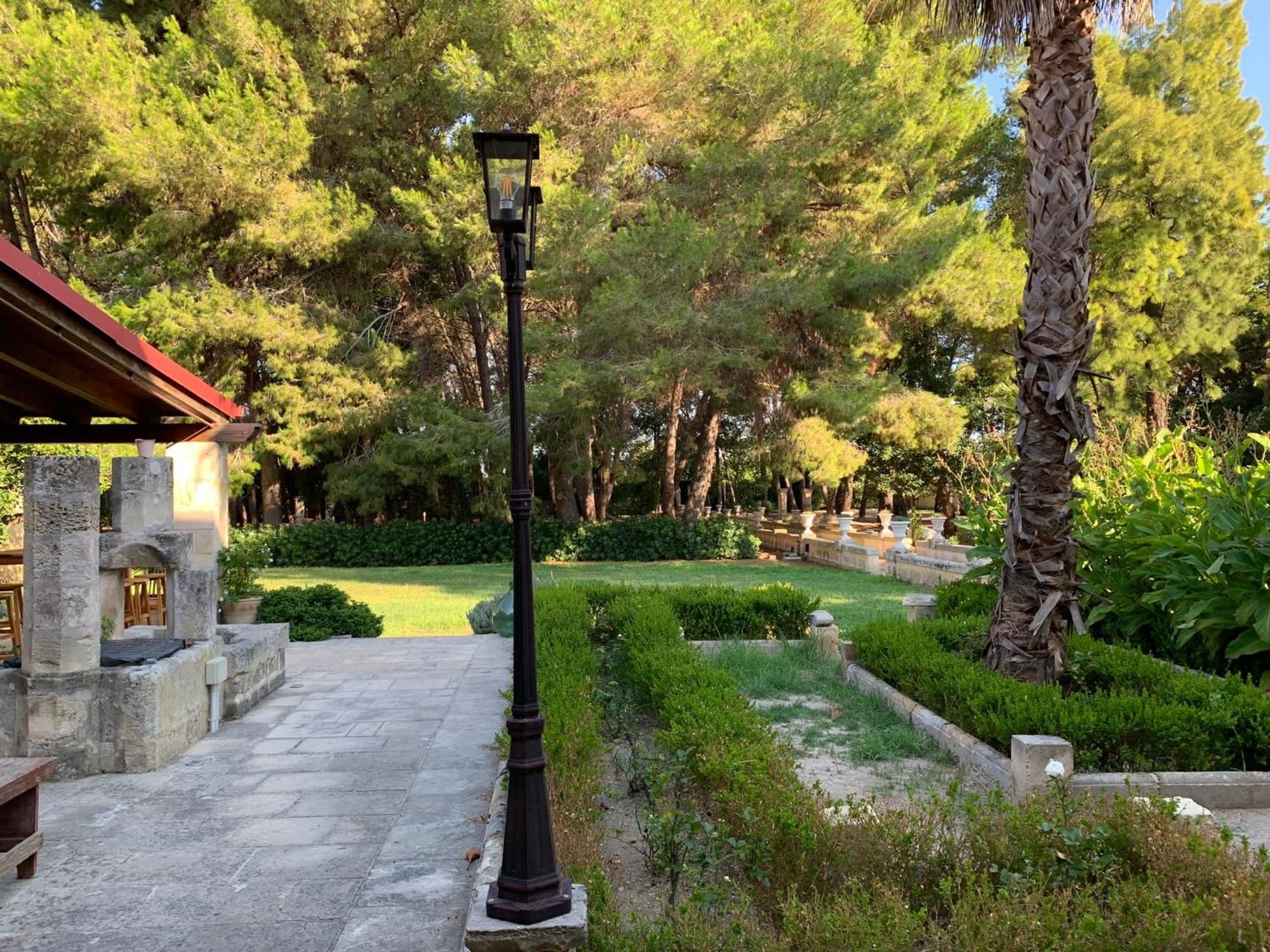 Palazzo De Carlo E Il Parco Dei 7 Pozzi Bed & Breakfast Lecce Eksteriør bilde