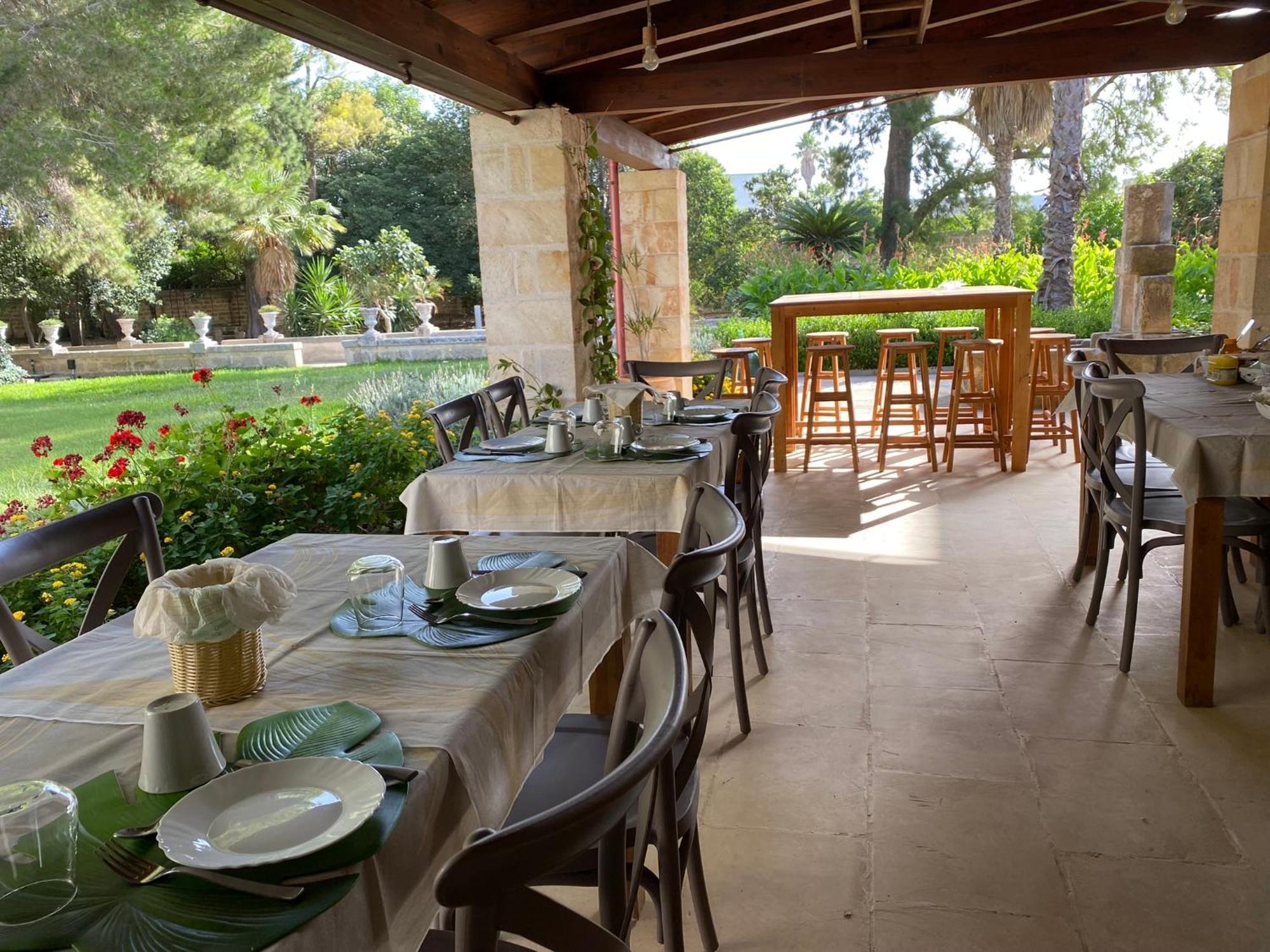 Palazzo De Carlo E Il Parco Dei 7 Pozzi Bed & Breakfast Lecce Eksteriør bilde