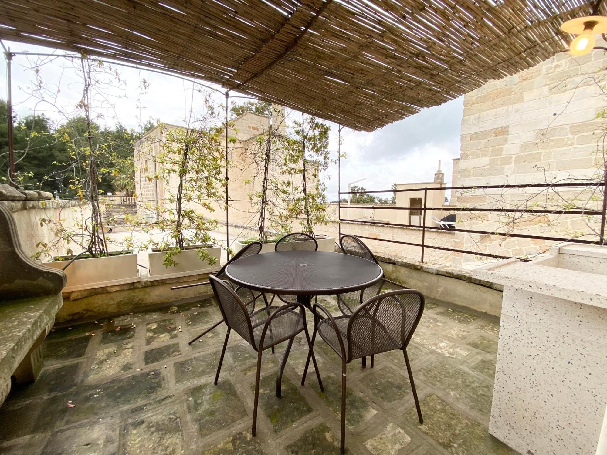 Palazzo De Carlo E Il Parco Dei 7 Pozzi Bed & Breakfast Lecce Eksteriør bilde