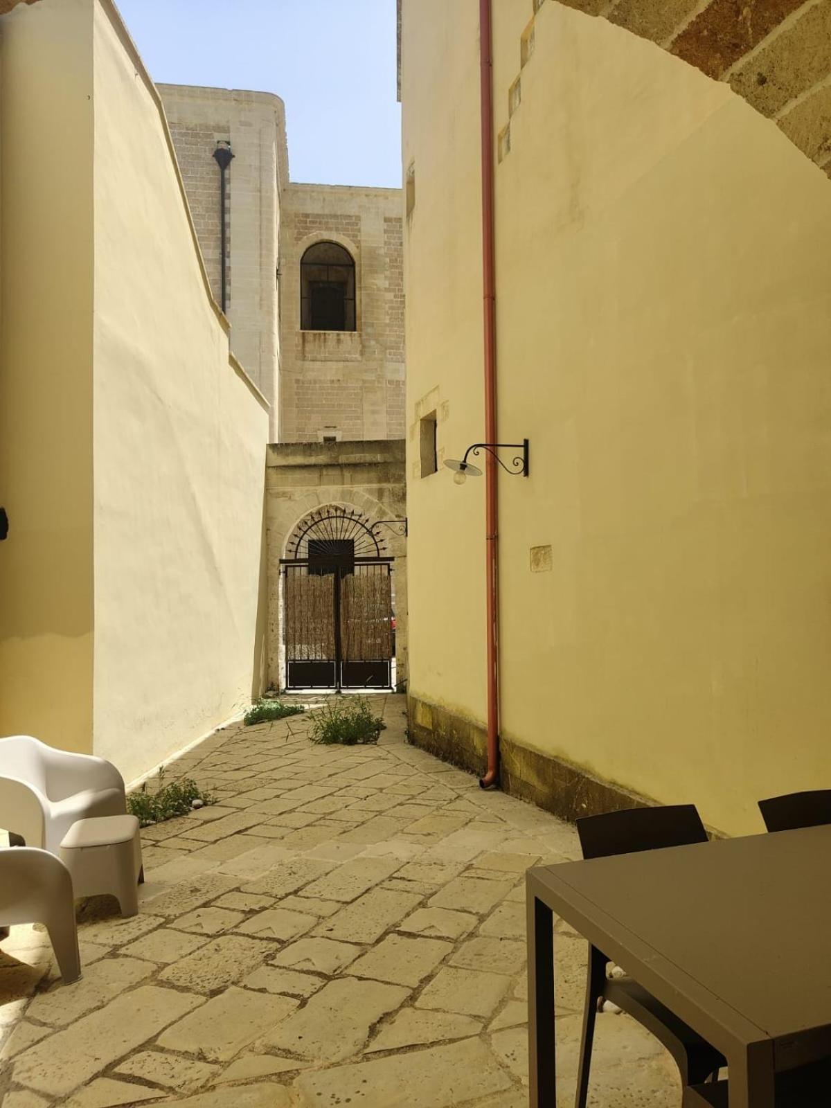 Palazzo De Carlo E Il Parco Dei 7 Pozzi Bed & Breakfast Lecce Eksteriør bilde