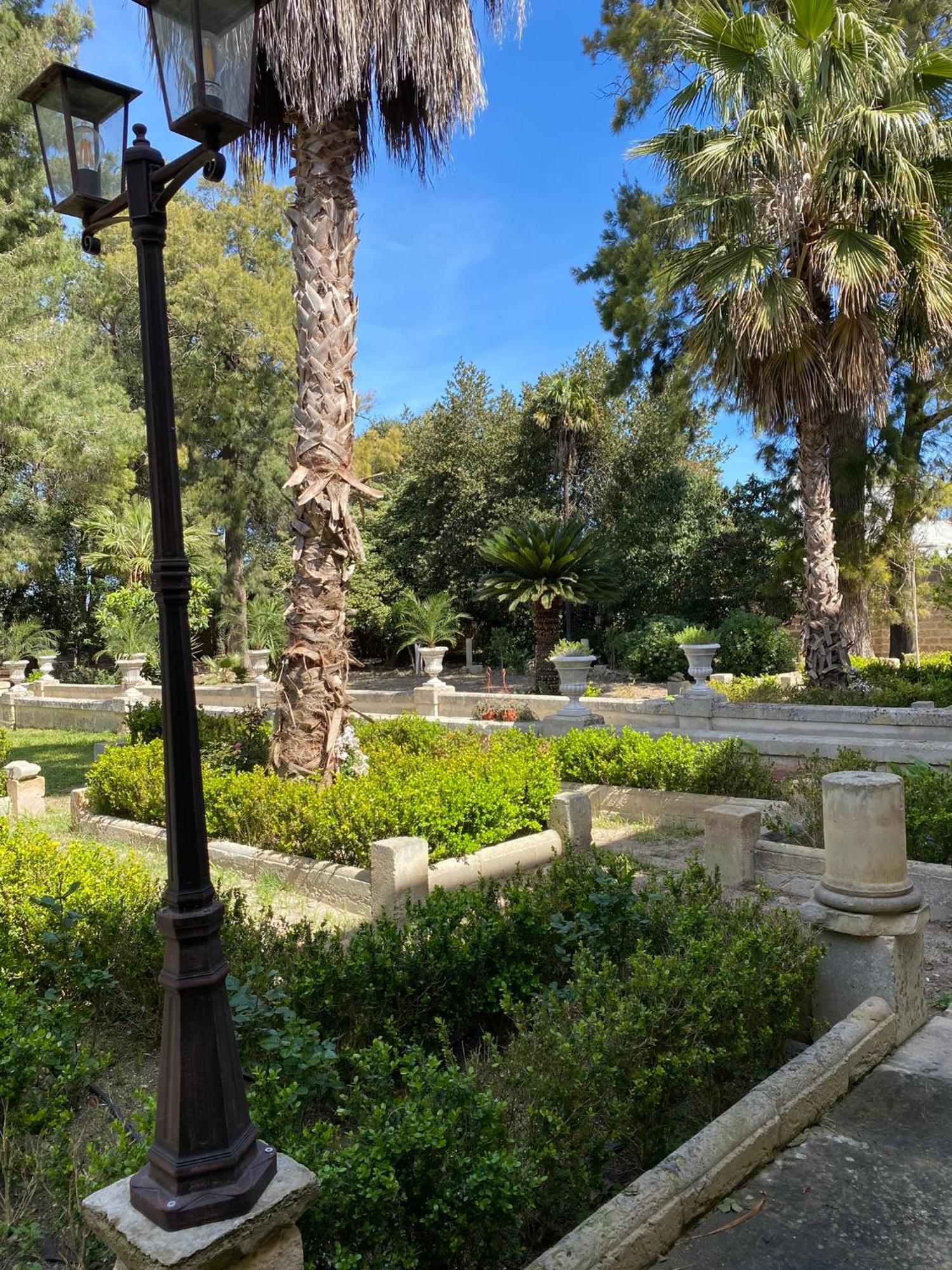 Palazzo De Carlo E Il Parco Dei 7 Pozzi Bed & Breakfast Lecce Eksteriør bilde