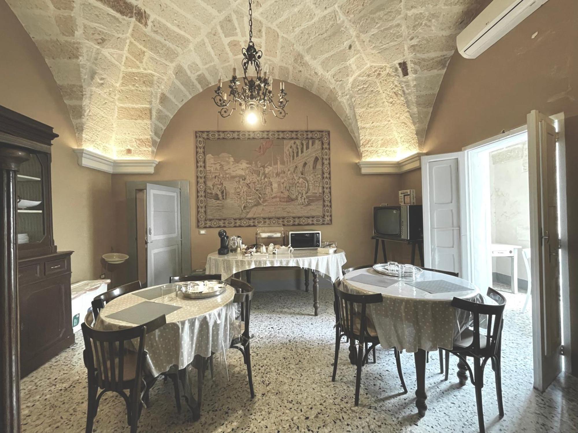 Palazzo De Carlo E Il Parco Dei 7 Pozzi Bed & Breakfast Lecce Eksteriør bilde